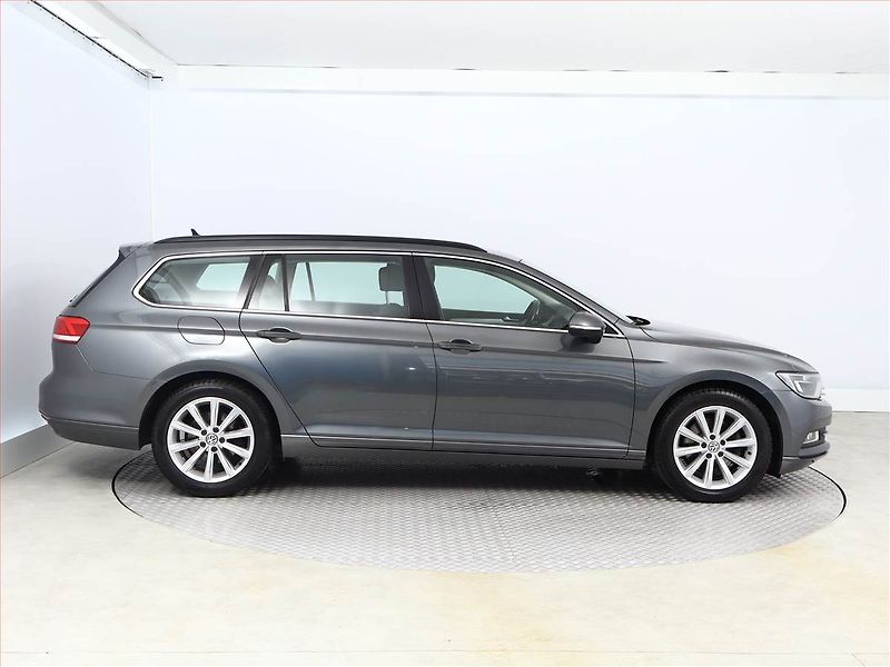 Volkswagen Passat (2015) Comfortline 2.0 TDI, Tempomat - fotka 6 z 16
