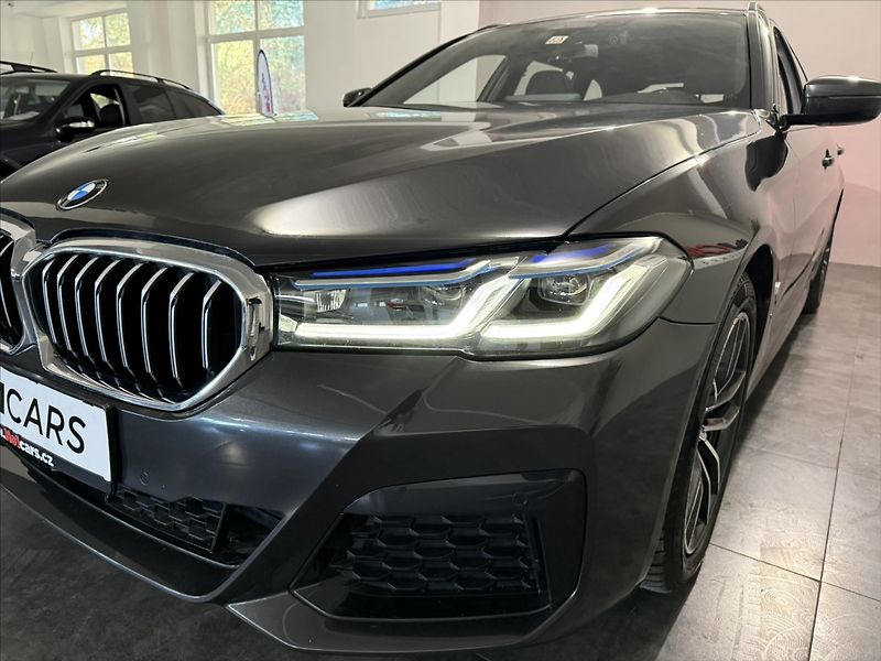 BMW Řada 5 3,0   530D M-PAKET PANO LASER - fotka 44 z 48