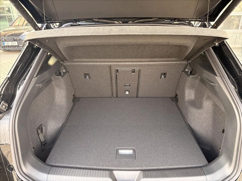 Volkswagen ID.4 (2025) 1,0 210 kW 77kWh  Pro People - fotka 16 z 16