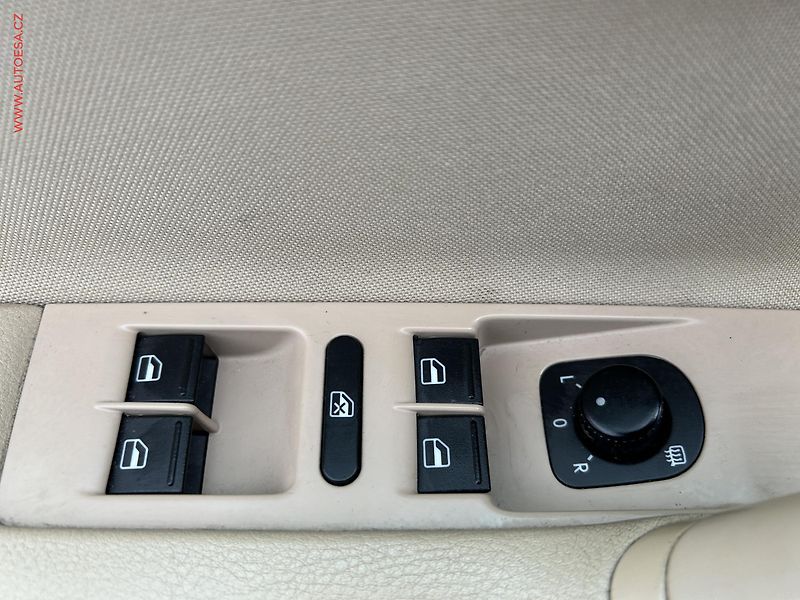Volkswagen Passat (2013) 2.0TDi, DSG - fotka 11 z 17