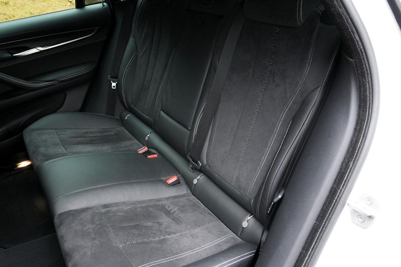 BMW X6 30d, ČR, Tažné, Harman, ACC - fotka 38 z 44