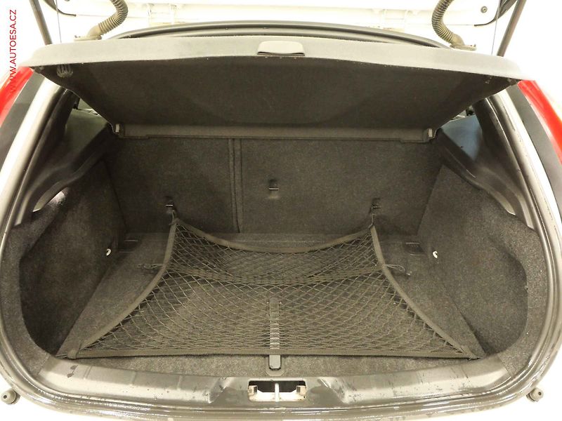 Volvo V40 (2014) 1.6 D2, Cross Country, AT - fotka 7 z 18