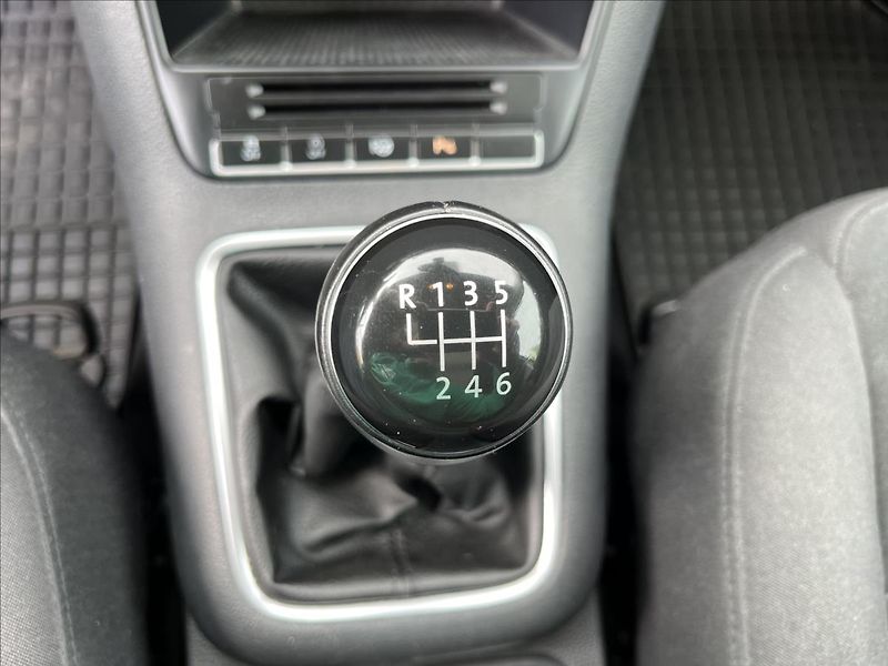 Volkswagen Tiguan 2,0 TDi ROZVODY KLIMA 2xKOLA - fotka 22 z 48