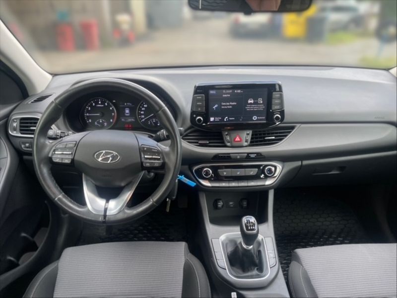 Hyundai i30 1,5 i Family Comfort - fotka 9 z 11