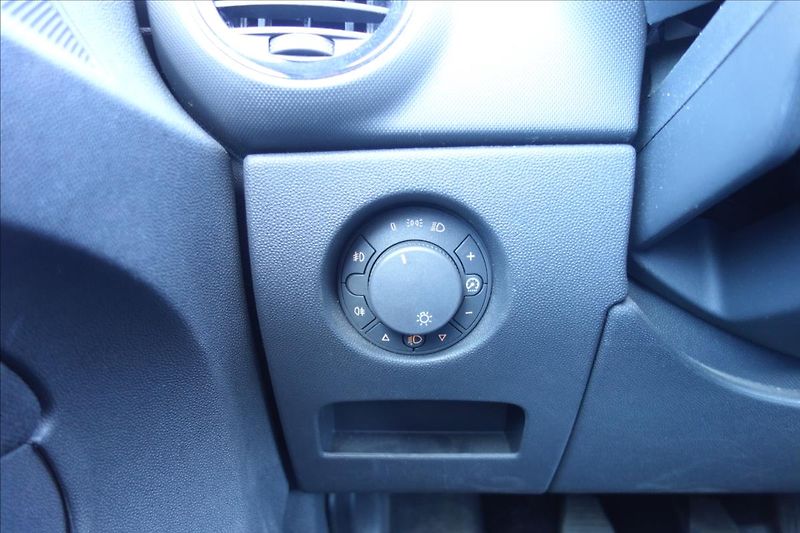 Opel Corsa 1,2 i, ČR, SERV.KN., 44TIS.KM. - fotka 27 z 33
