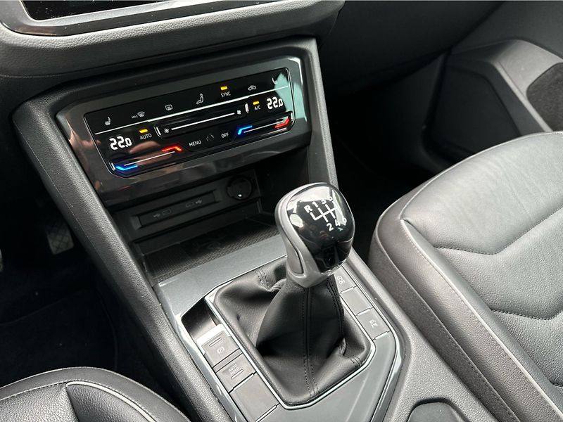 Volkswagen Tiguan 2,0 TDI 110 kW Business Premiu - fotka 14 z 22
