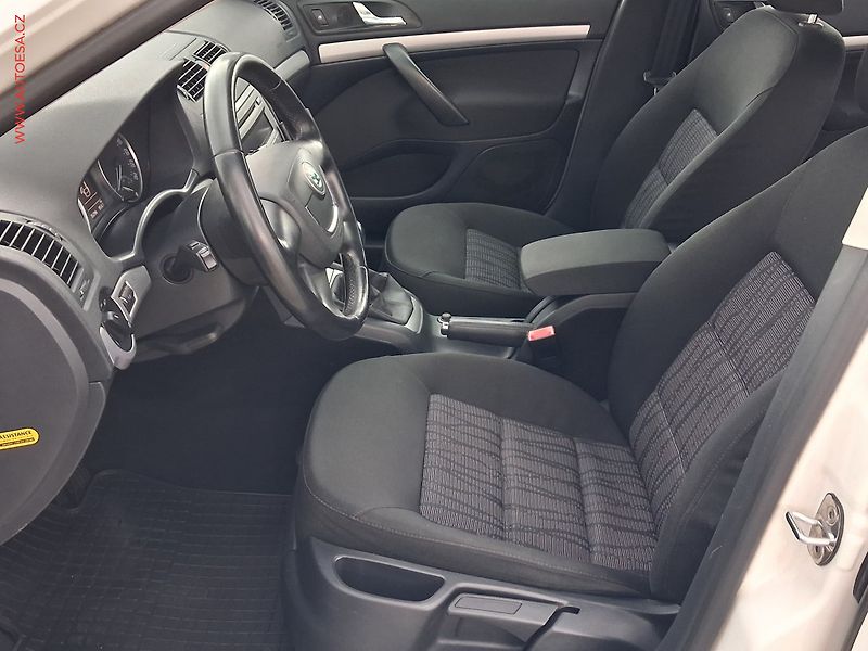 Škoda Octavia (2010) 1.6 TDi, 2.maj,ČR, AC, park - fotka 9 z 18