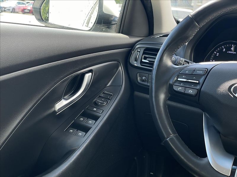 Hyundai i30 1,5 T-GDI Combi Smart - fotka 13 z 22