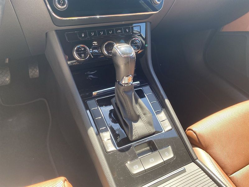 Škoda Superb (2023) Combi 2.0 TDI DSG L&K - fotka 22 z 35