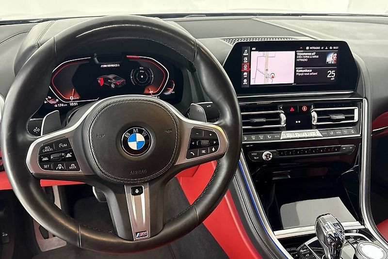 BMW Řada 8 M850i xDrive - fotka 23 z 26