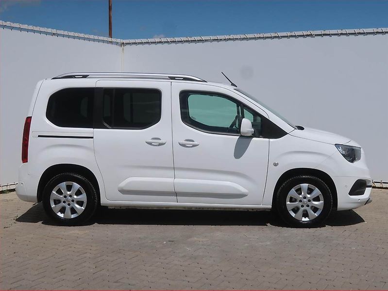 Opel Combo (2019) 1.2 Turbo, 5Míst, SR - fotka 6 z 18