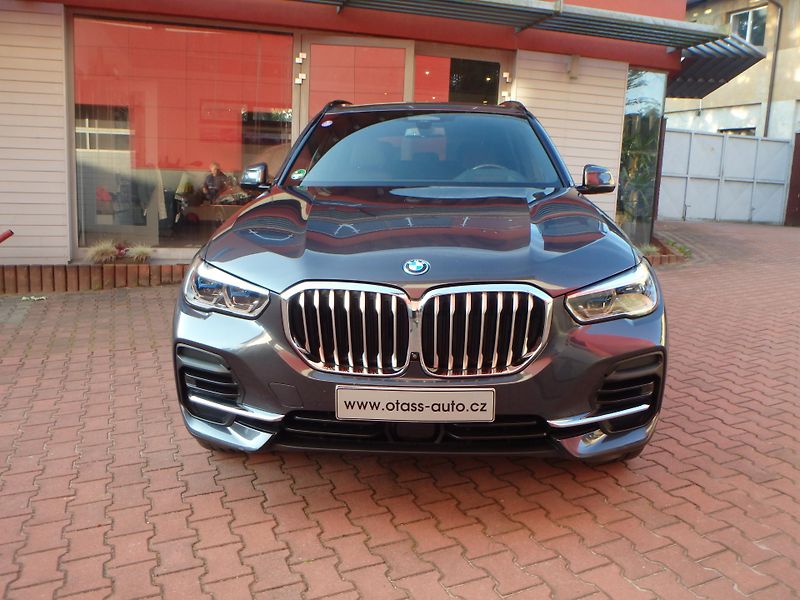 BMW X5 (2022) 45e, xDrive, Laser , TZ - fotka 2 z 20