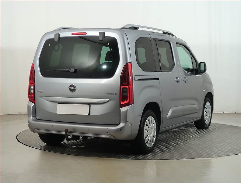 Opel Combo (2018) 1.5 CDTI, 5Míst, 1Maj - fotka 5 z 13
