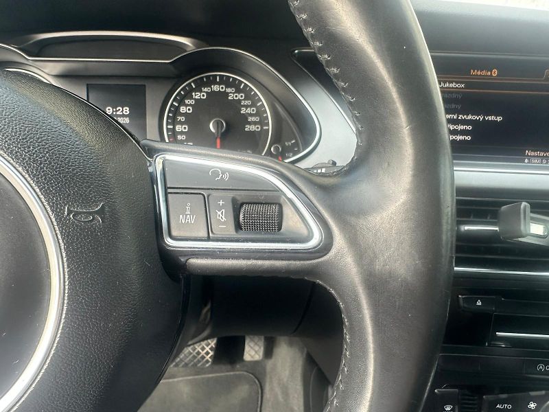 Audi A4 (2012) 2.0TDi,105KW,VYHŘ.SED.,TEMP. - fotka 23 z 27