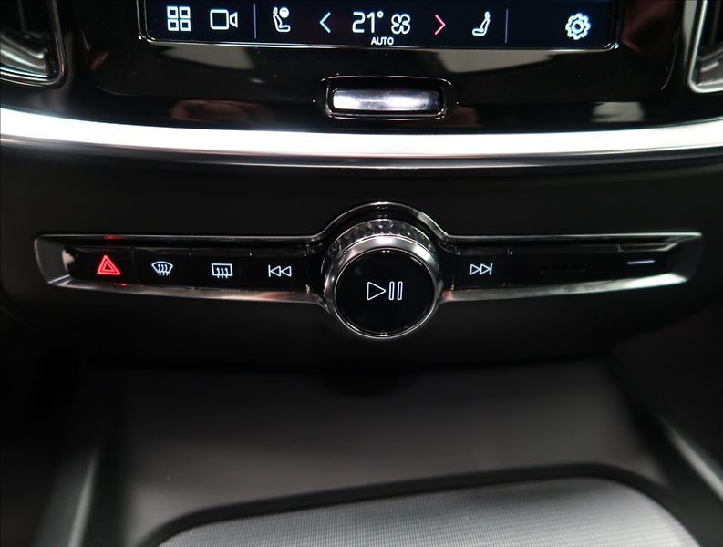 Volvo V60 2,0 B4 AT PLUS NAVI KAMERA ČR - fotka 22 z 24