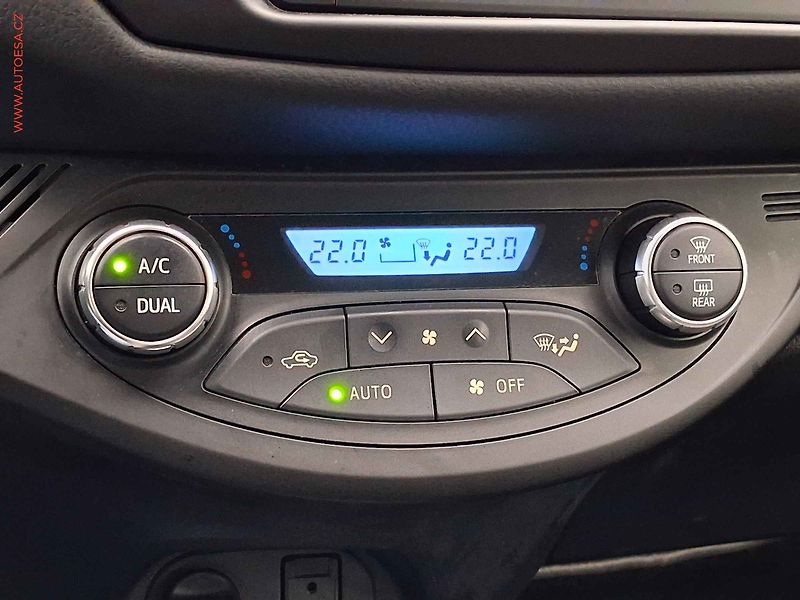 Toyota Yaris (2019) 1.5 VVT-iE, Kamera - fotka 14 z 16