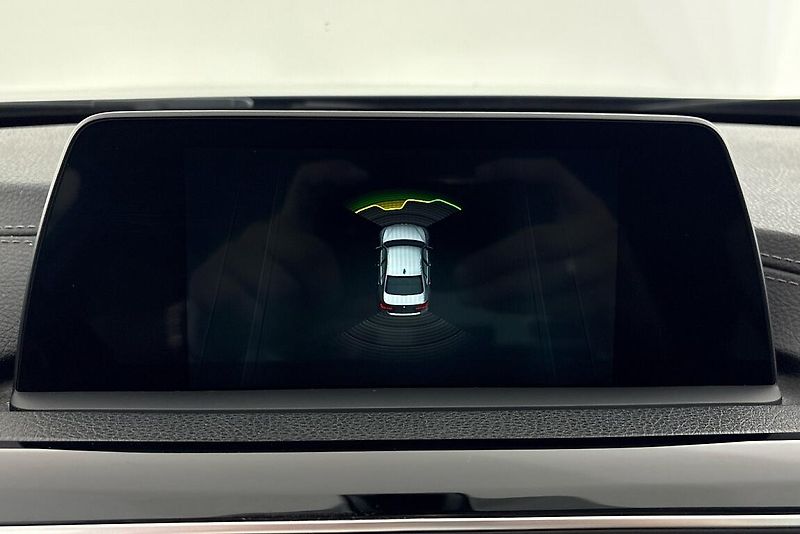 BMW Řada 3 340i xDrive - fotka 17 z 23