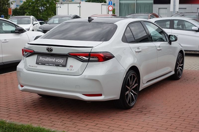 Toyota Corolla 1,8 HEV GR Sport Dynamic - fotka 4 z 31