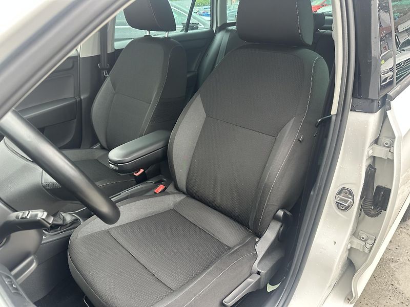 Škoda Rapid (2015) 1.6TDI 66kW ser.knížka - fotka 10 z 23