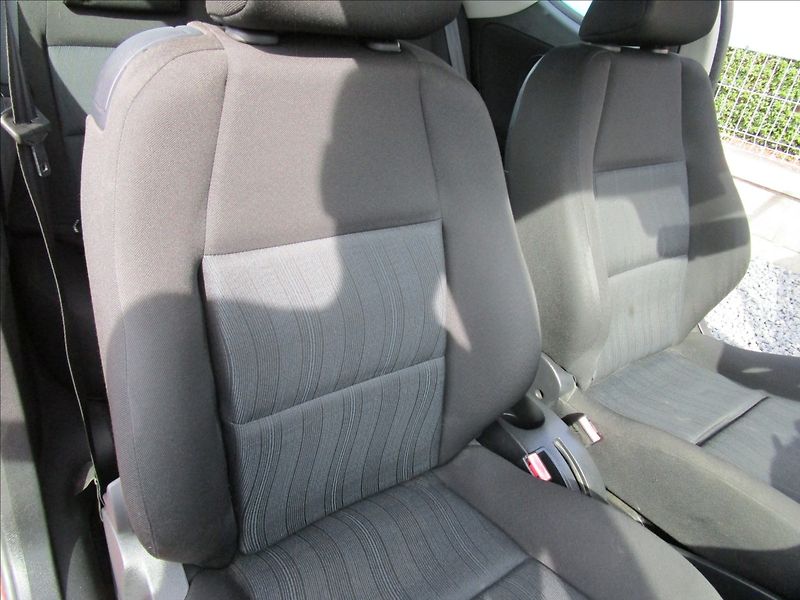 Peugeot 207 1.4i 54kW - fotka 17 z 35