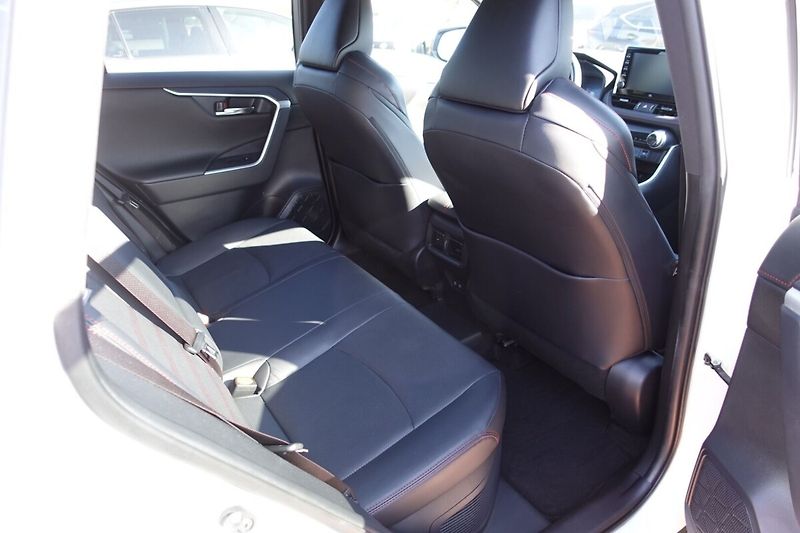 Toyota RAV4 2,5 PHEV Plug-in Selection VIP - fotka 15 z 38