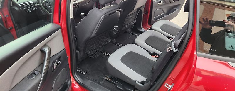 Citroën Grand C4 Picasso (2016) 1.6 HDI 7 MÍST ČR - fotka 16 z 43