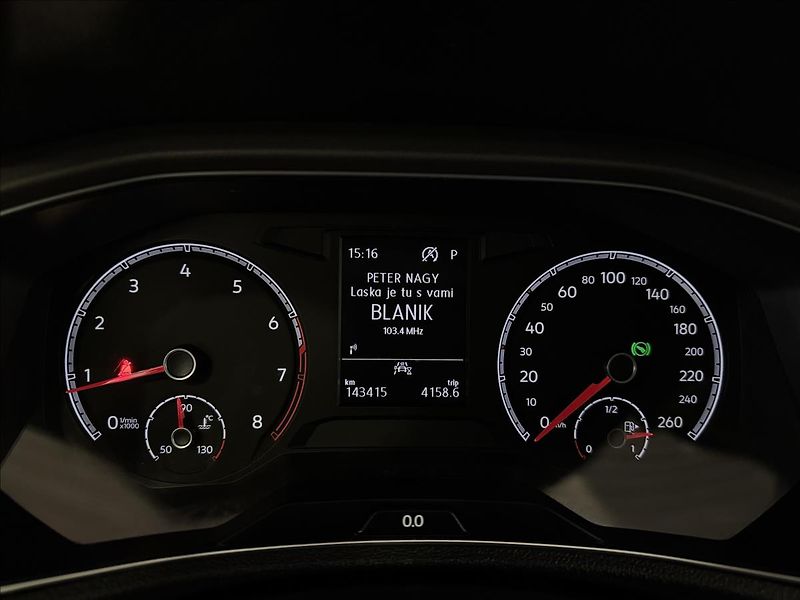 Volkswagen T-Roc 2.0TSI 140kW DSG ACC 4MOTION - fotka 18 z 37