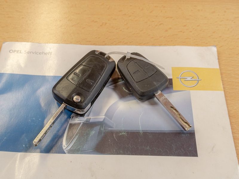 Opel Astra (2007) 1.4i 63KW KUPÉ – SERVISKA - fotka 40 z 40