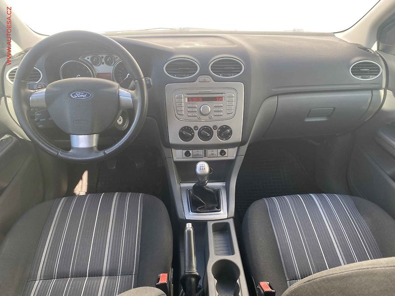 Ford Focus (2009) 1.6 i, AC, park.asist - fotka 8 z 14