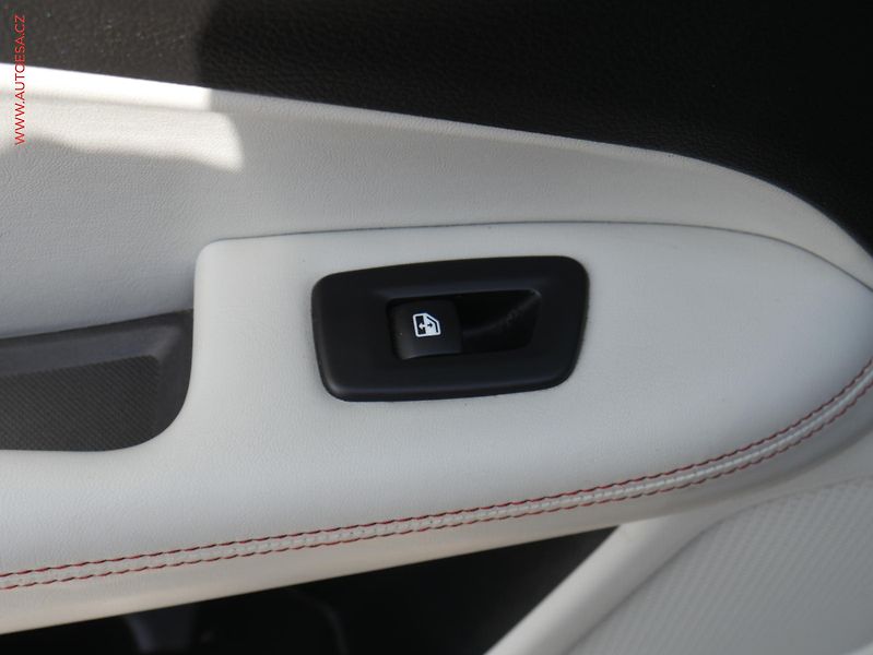 Jeep Compass (2019) 1.4 T, Limited, TZ, kůže - fotka 12 z 20