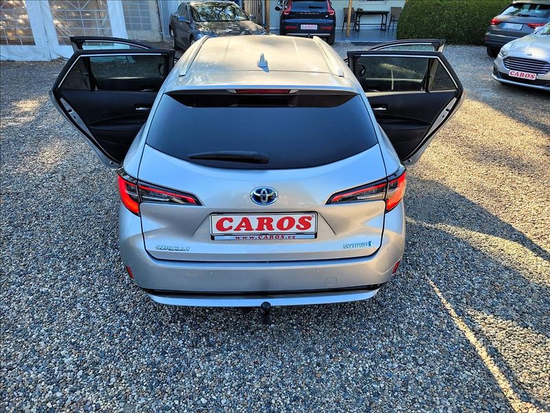Toyota Corolla 1,8 HSD,executive,výhřev,navi - fotka 44 z 50