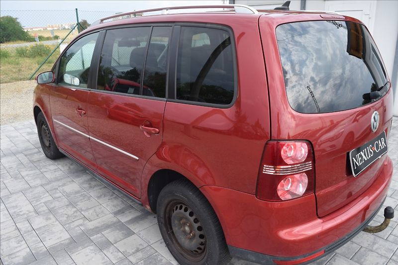 Volkswagen Touran 1,9 TDI 77KW AUTOMAT PO STK - fotka 7 z 46