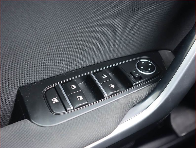 Kia Ceed (2023) 1.5 T-GDI, Serv.kniha - fotka 13 z 18