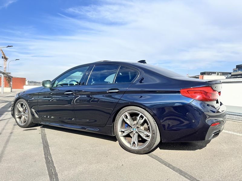 BMW Řada 5 M550i xDrive nez.topení  - fotka 4 z 34