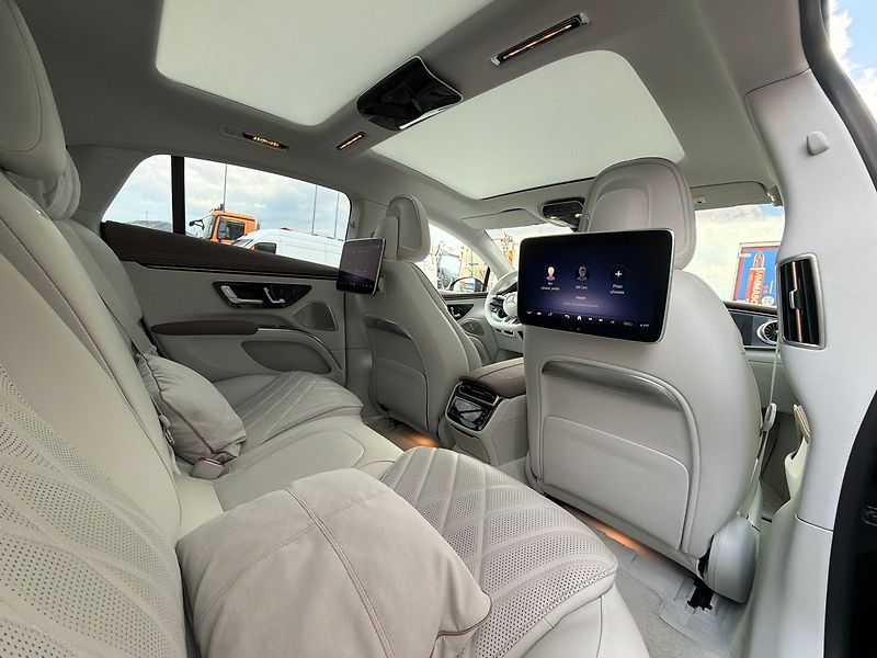 Mercedes-Benz EQS 53 4MATIC+ Electric Art Editio - fotka 30 z 48