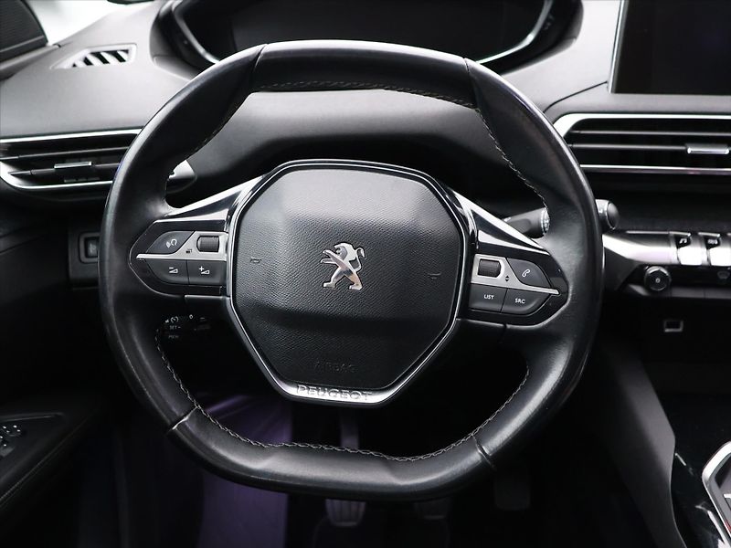 Peugeot 5008 1,2 PT 96kW Allure PANO 7-míst - fotka 17 z 33