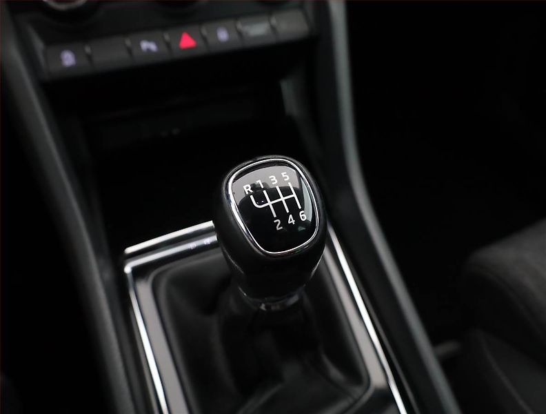 Škoda Karoq (2020) Style 1.6 TDI, ČR,1.maj - fotka 12 z 17