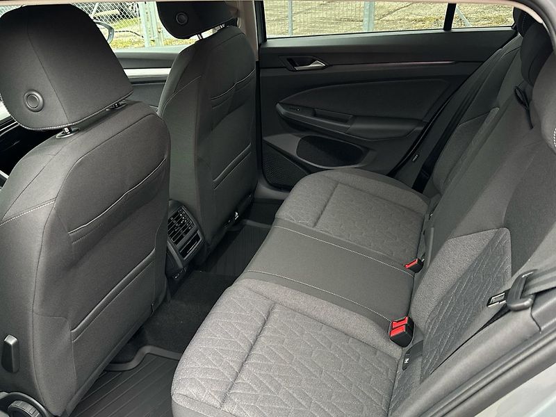 Volkswagen Golf Life 1,5 eTSI 7DSG mHEV - fotka 13 z 29