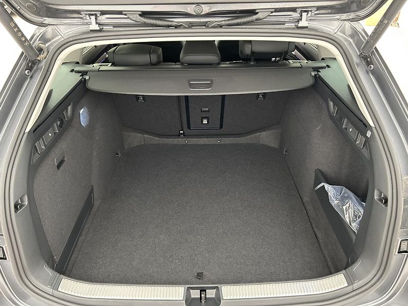 Škoda Superb 2.0 TDI L & K - fotka 29 z 30