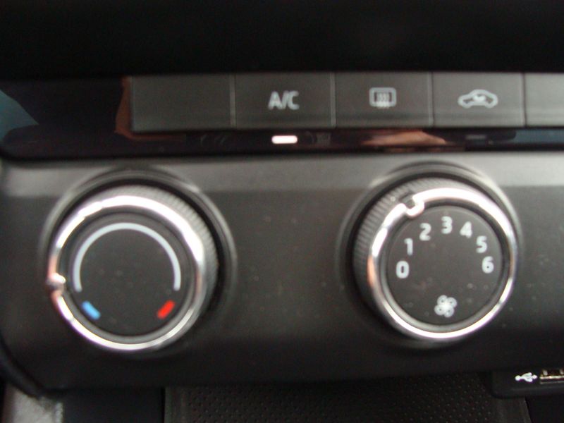 Škoda Octavia 1.6 TDi, 66 kW, klimatizace - fotka 19 z 24
