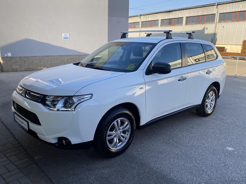 Mitsubishi Outlander (2014) 2,0i - Invite - 1 Majitel - fotka 34 z 42