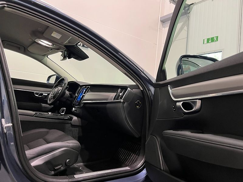 Volvo V90 Recharge T6 Core Kamera BLIS - fotka 21 z 23
