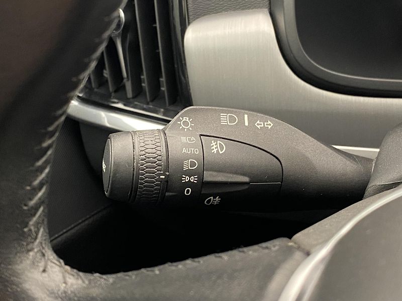 Volvo V90 D4 MOMENTUM AUT  - fotka 21 z 39