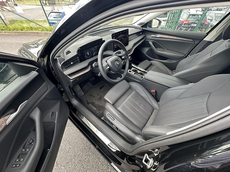 Škoda Superb Laurin a Klement - fotka 8 z 17