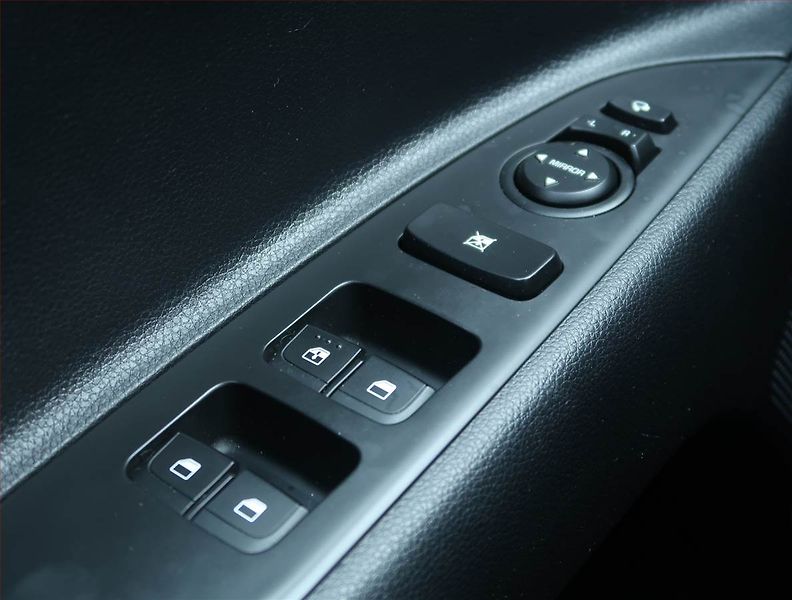 Kia Stonic (2023) Exclusive 1.0 T-GDI, EXCLUSIVE - fotka 16 z 26