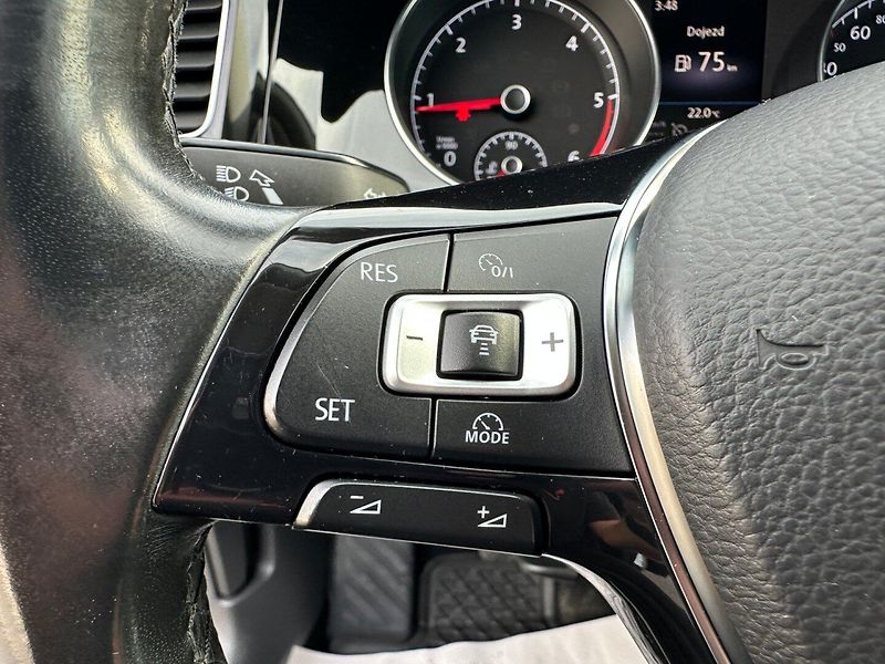Volkswagen Golf (2017) 2,0TDI 110kw Highline - fotka 18 z 26