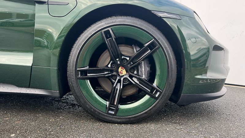 Porsche Taycan Sport Turismo - fotka 10 z 29