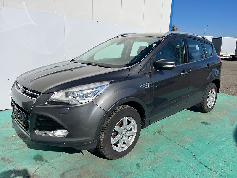 Ford Kuga 1.6, 134kW, Automat, 4x4 Titan - fotka 3 z 24