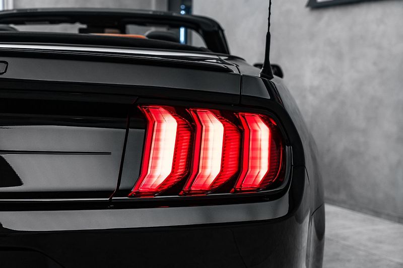 Ford Mustang OV,Ko 5,0 GT Kabrio, Manual - fotka 11 z 20