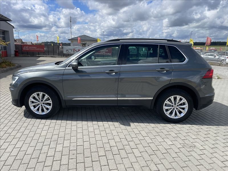 Volkswagen Tiguan 2,0 TDi 110kw DSG 4-matic bez - fotka 2 z 43